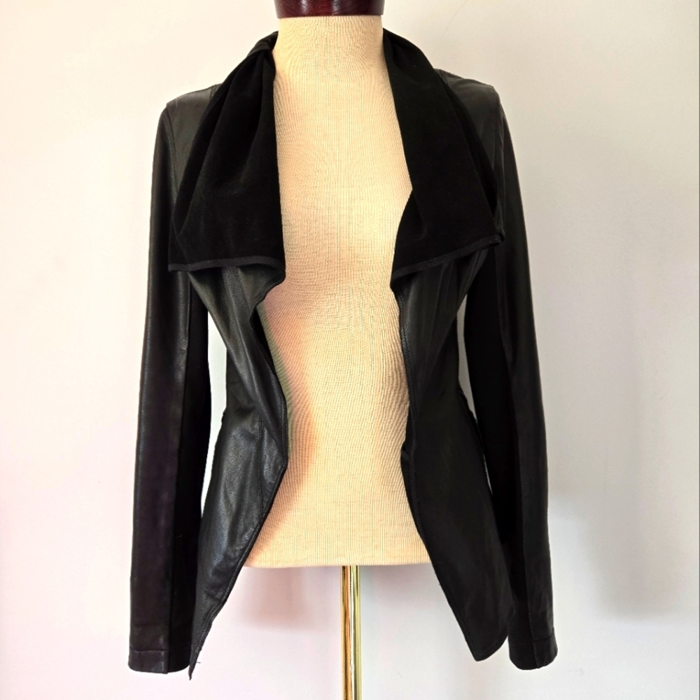 BEBE Women's Black 100% Leather open front Jacket. Lightweight.Size Small